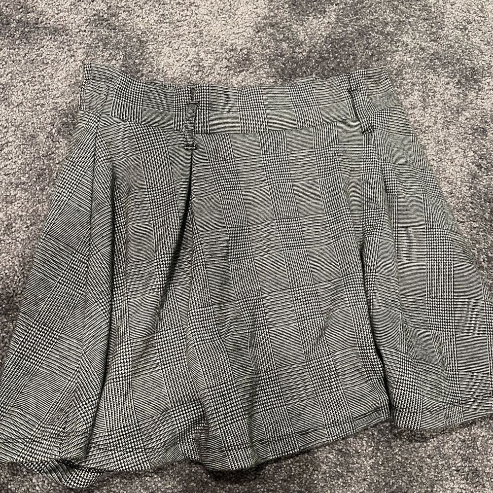 black skirt